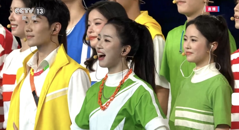 操逼视频看看美女青春主场 | 成都大运会开幕式上 资阳妹儿引领唱响大运会主题曲